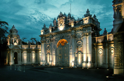 where is dolmabahce palace